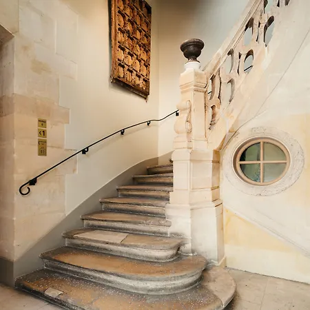 Edgar Louvre - Jour Paris